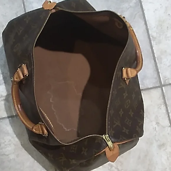 LOUIS Vuitton Speedy 40 In Excellent Condition - Picture 14 of 17